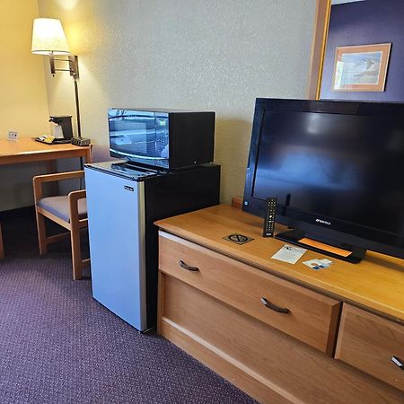 Fossil Creek Hotel & Suites Рассел Экстерьер фото