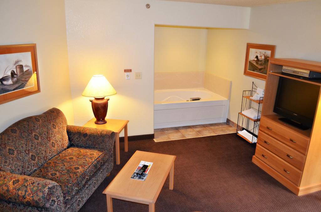 Fossil Creek Hotel & Suites Рассел Экстерьер фото