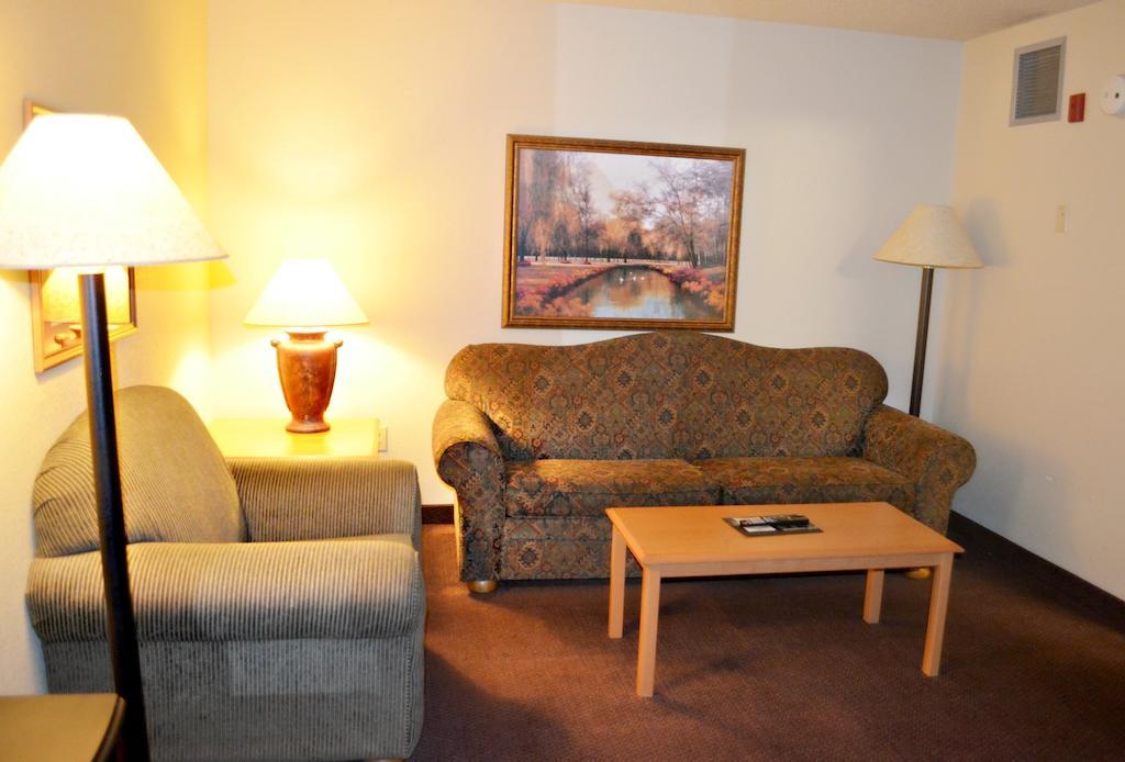 Fossil Creek Hotel & Suites Рассел Номер фото