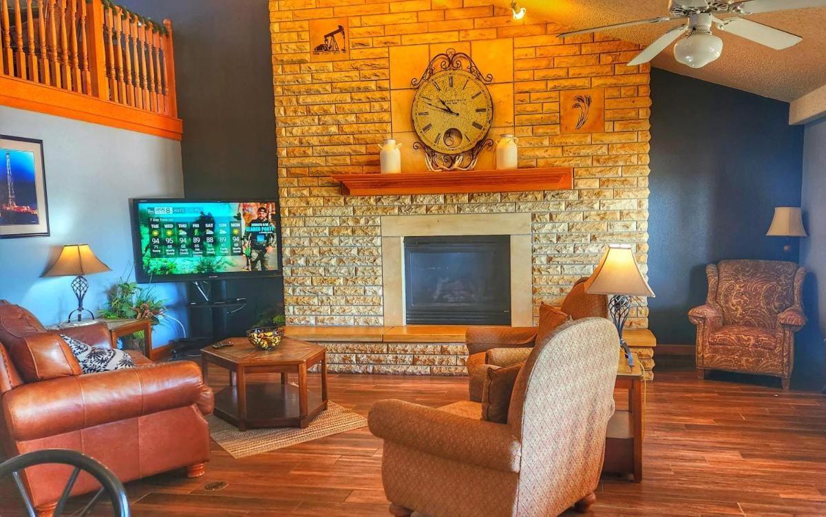 Fossil Creek Hotel & Suites Рассел Экстерьер фото