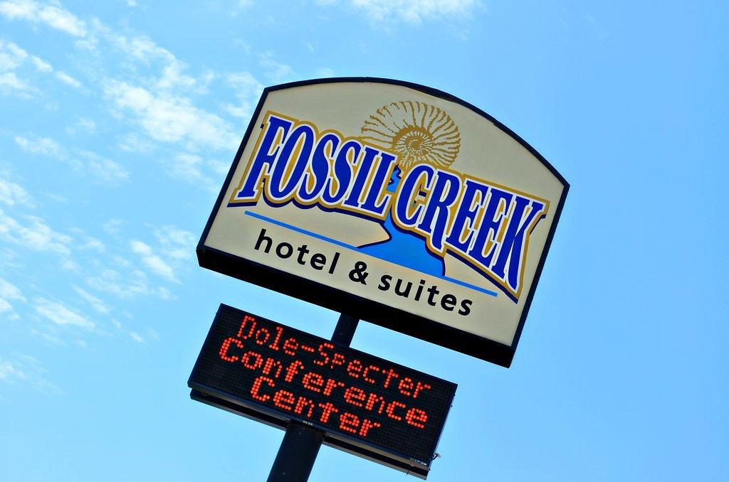 Fossil Creek Hotel & Suites Рассел Экстерьер фото