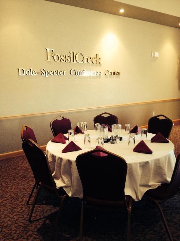 Fossil Creek Hotel & Suites Рассел Экстерьер фото