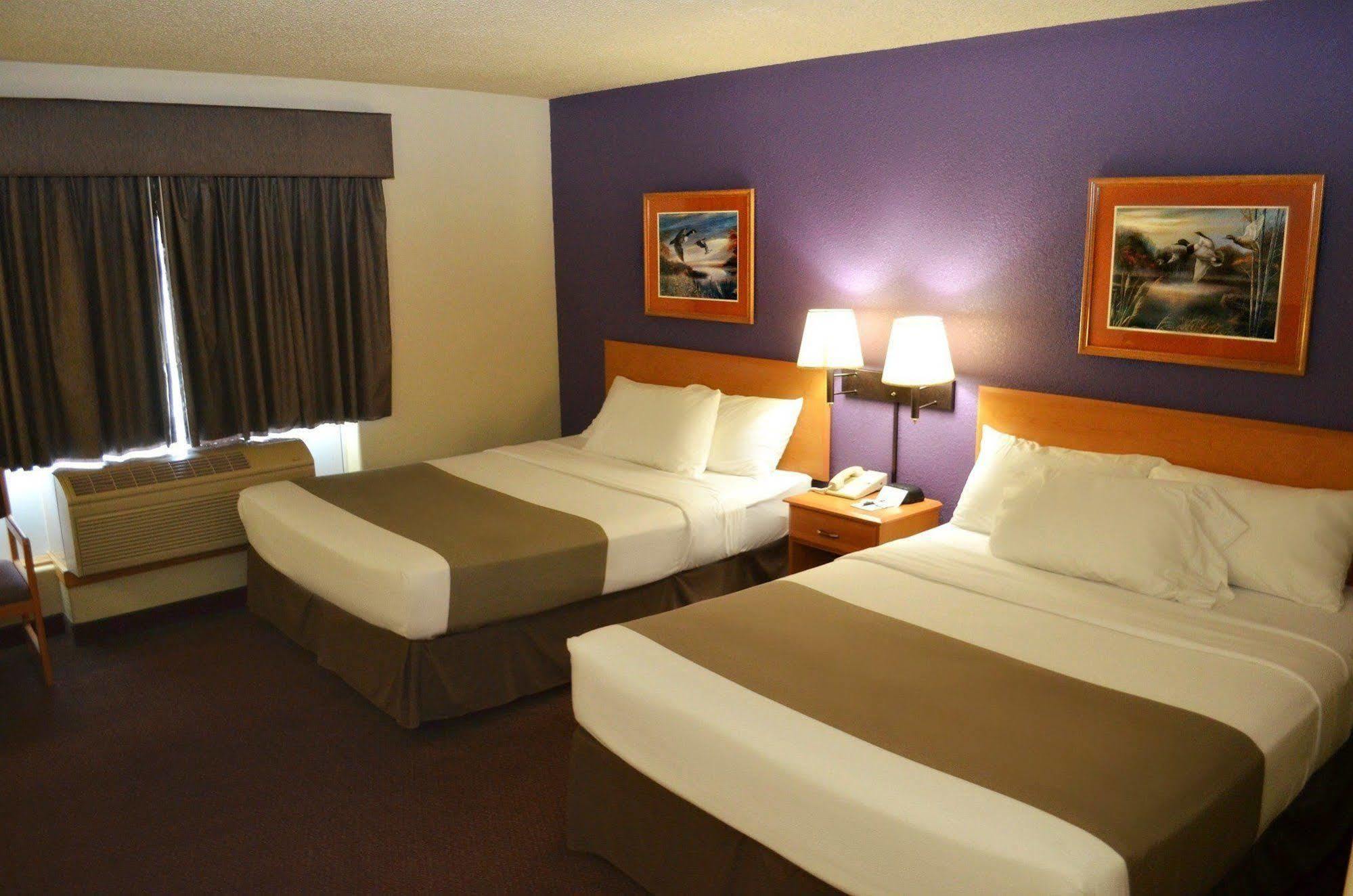 Fossil Creek Hotel & Suites Рассел Экстерьер фото