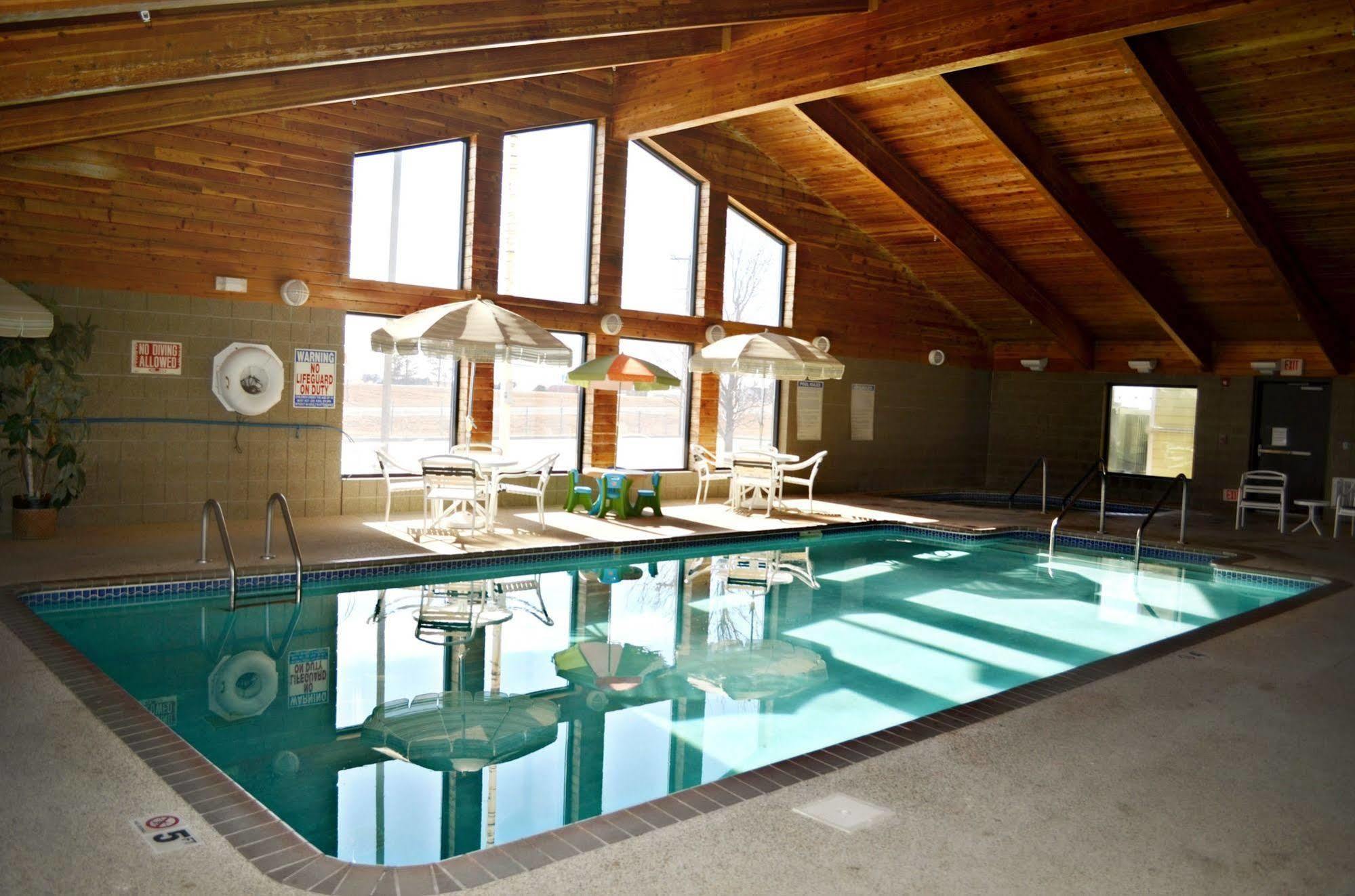 Fossil Creek Hotel & Suites Рассел Экстерьер фото