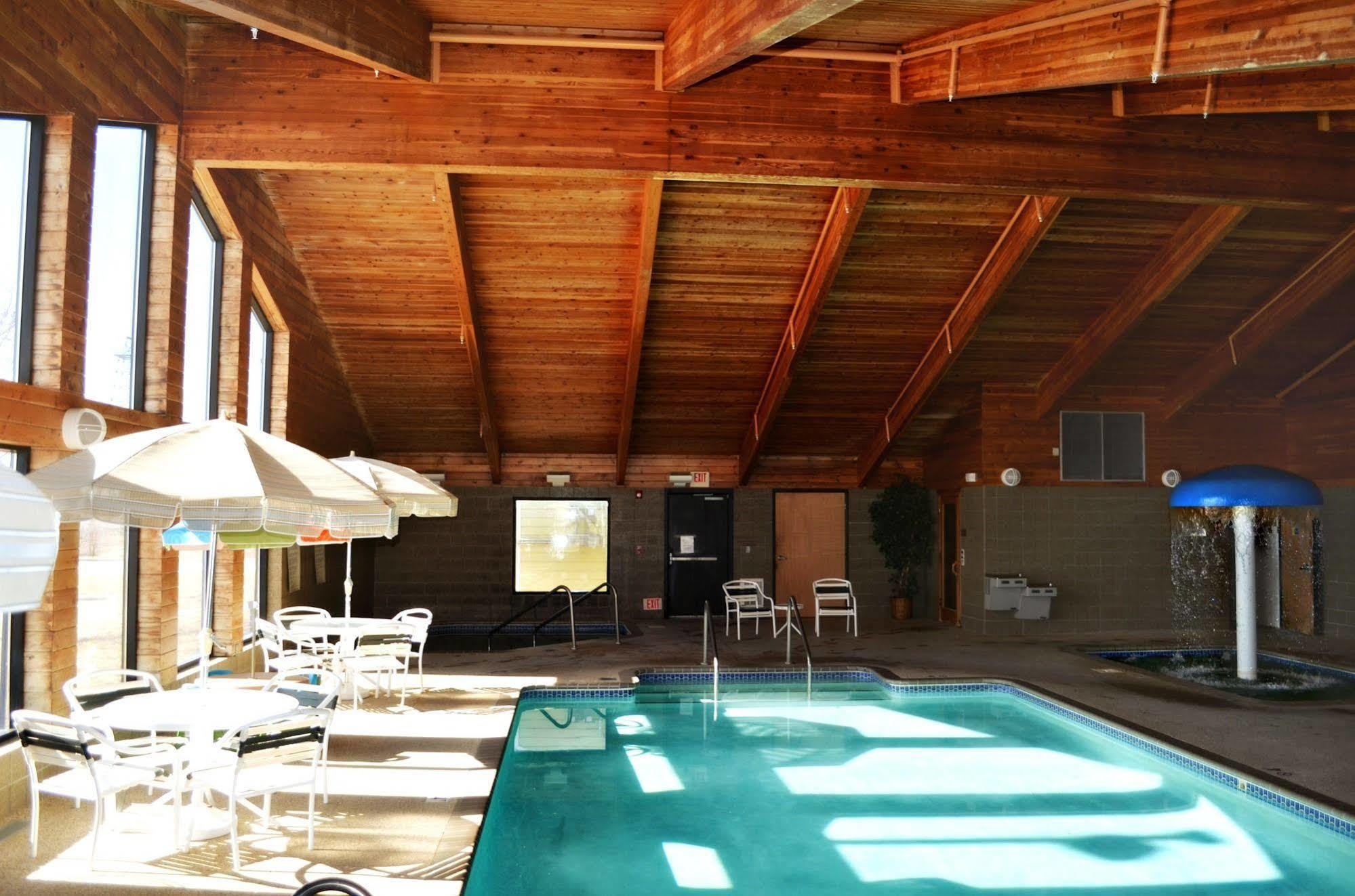 Fossil Creek Hotel & Suites Рассел Экстерьер фото