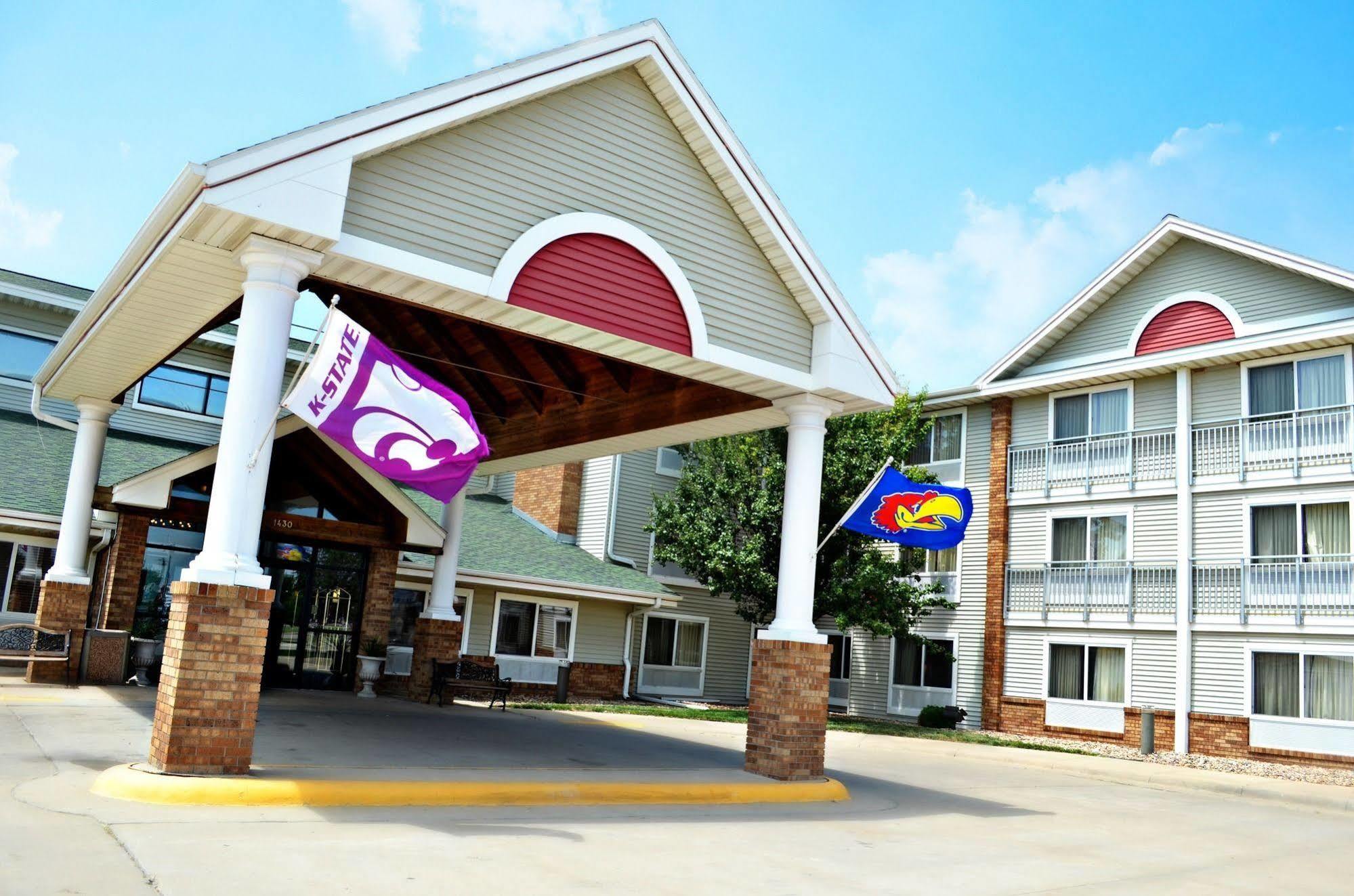Fossil Creek Hotel & Suites Рассел Экстерьер фото
